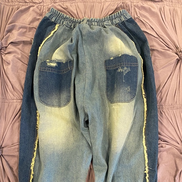 Low-slung, slouchy with Zip fly, button close, back elastic band, handdistressed - Picture 6 of 10